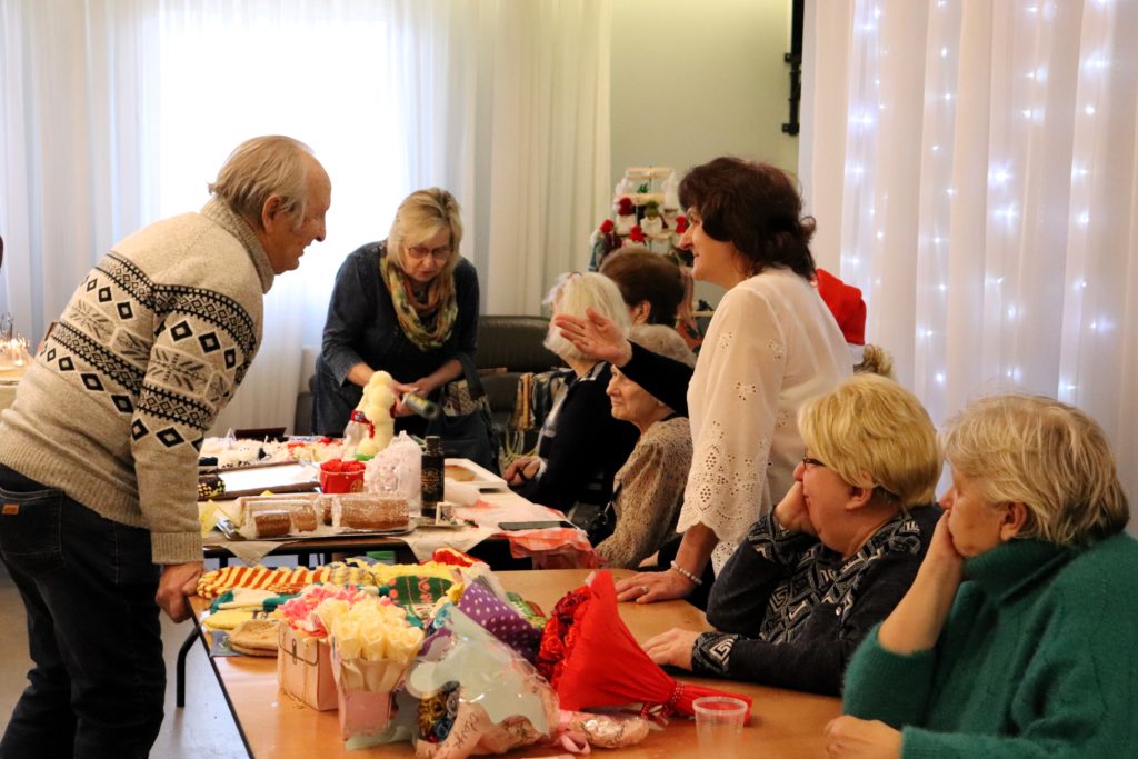 Biedrības “Ūdenszīmes” projekta “Filozofu akmens. Prasmes pilnvērtīgai un aktīvai dzīvei” tirdziņš Aknīstē 2025. gada 13. decembrī